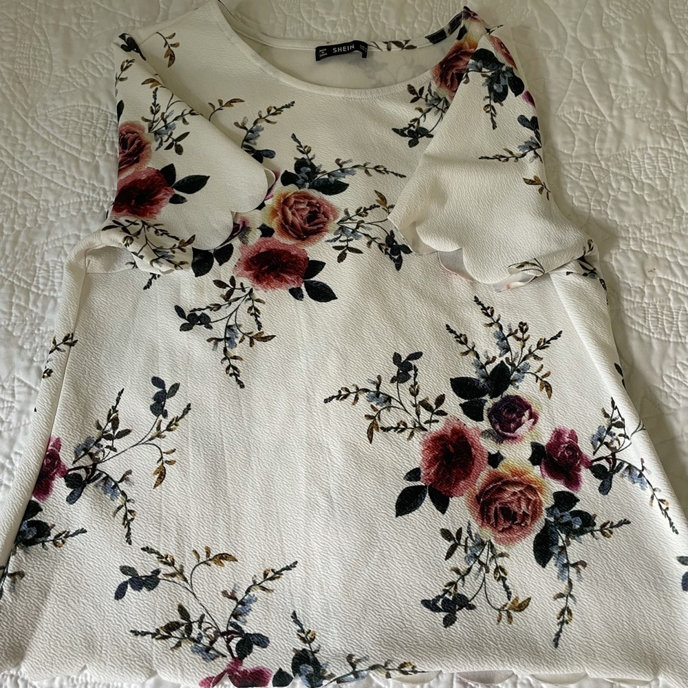 Shein Floral Top Size Medium